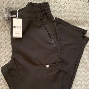 NWT FIGS Black Evans Petite Scrub Pants